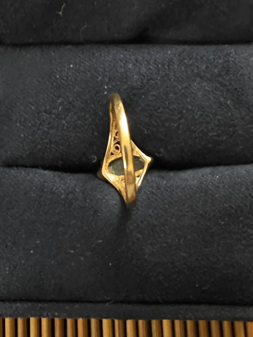 10k Onyx, Diamond Chip Yellow Gold Filigree Ring (Vintage)